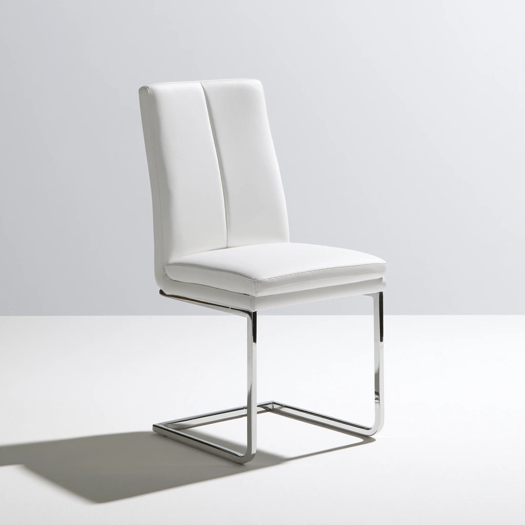 Chaise de salle à manger aux lignes épurées, coloris blanc